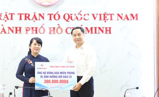 EVNHCMC ủng hộ đồng bào miền Trung bị ảnh hưởng do thiên tai